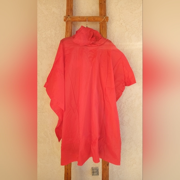 INDIANA AQUA SHEEN RED OS 100 % VINYL RAIN PONCHO / UNISEX - Picture 4 of 6